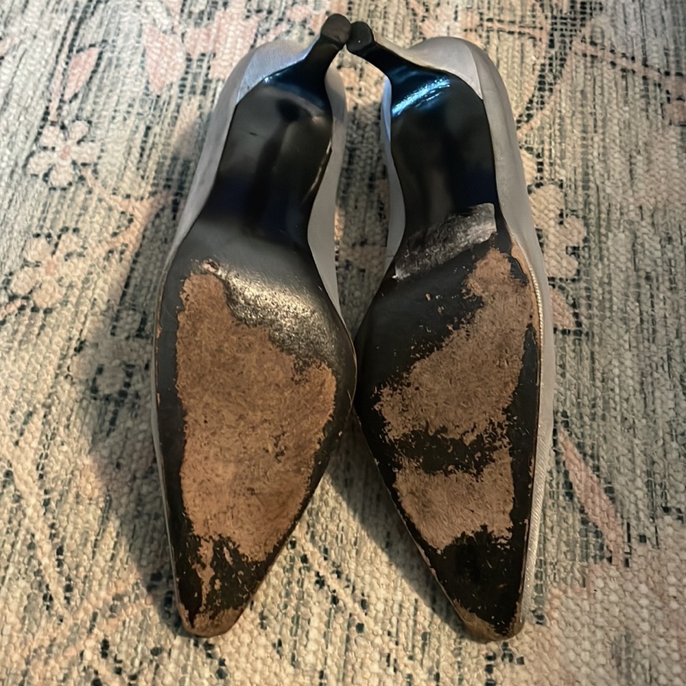 Stuart Weitzman silver pumps - Picture 4 of 5